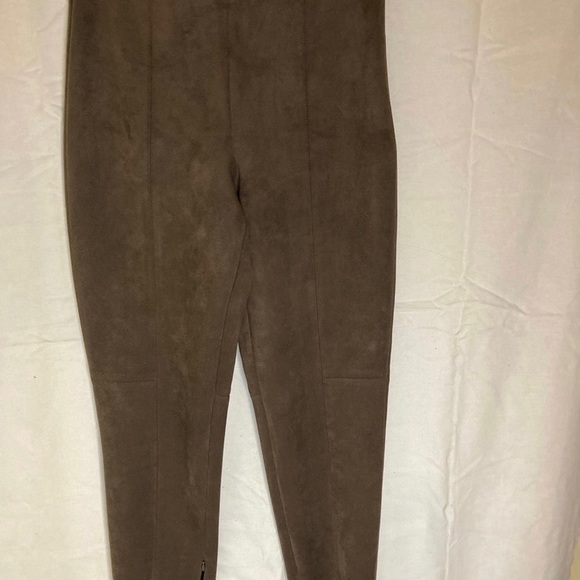 Zara - Picture 1 of 4